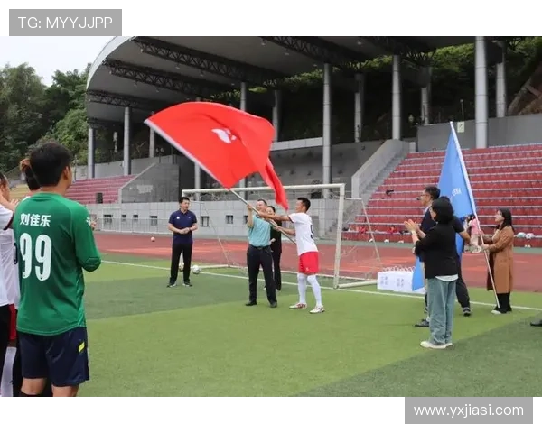 成都足球队默契配合揭秘：如何在赛场上展现团队精神与战术智慧